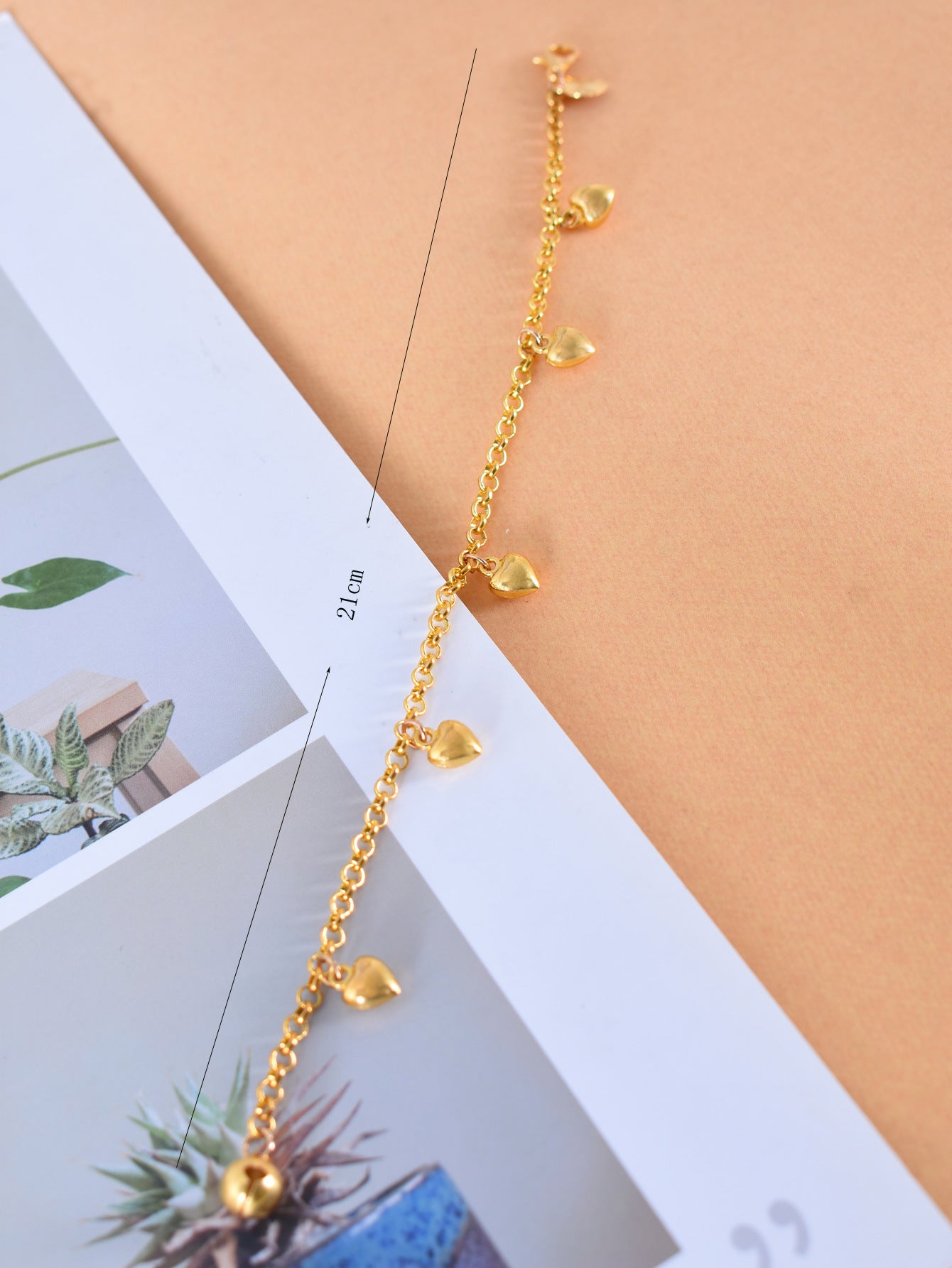 Hearts bracelet gold